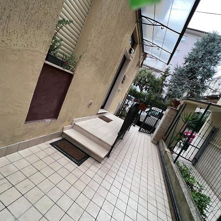 Bed and Breakfast Casa Riri Сан-Бенедетто-дель-Тронто Екстер'єр фото